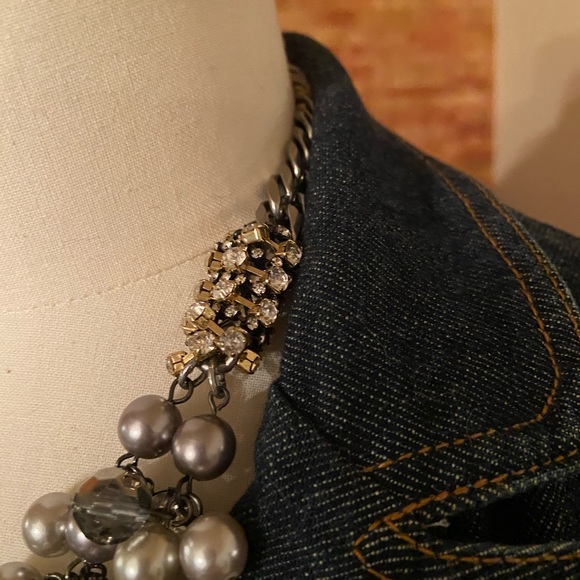 The limited small Jean blazer w beaded necklace - Picture 4 of 8